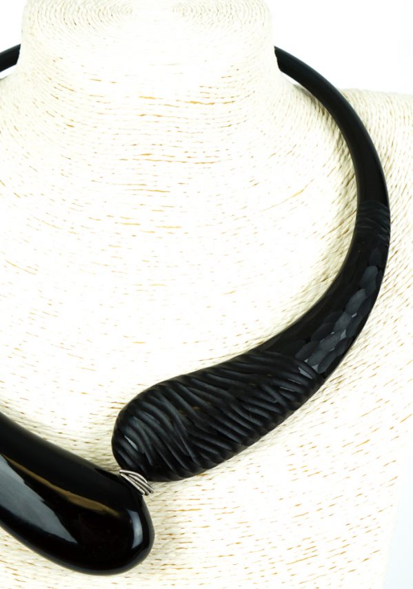 Agatha - Necklace Engraved Black - Made Murano Glass